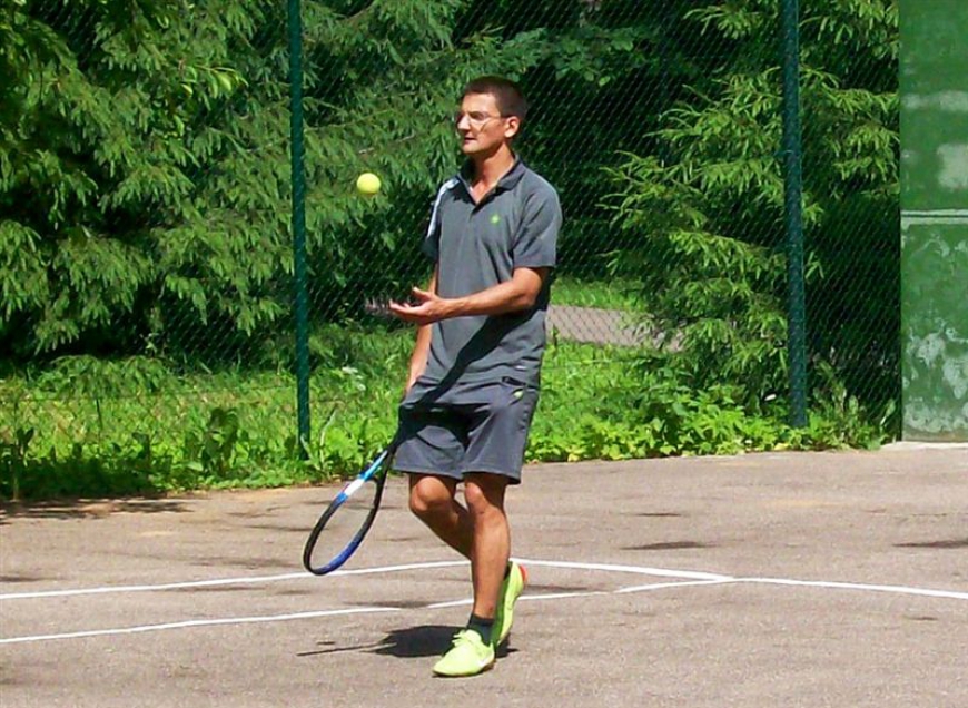Теннисный корт.jpg